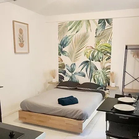 Apartment Au Pied De Montmartre Dans Avec Gardien Et De Surveillance